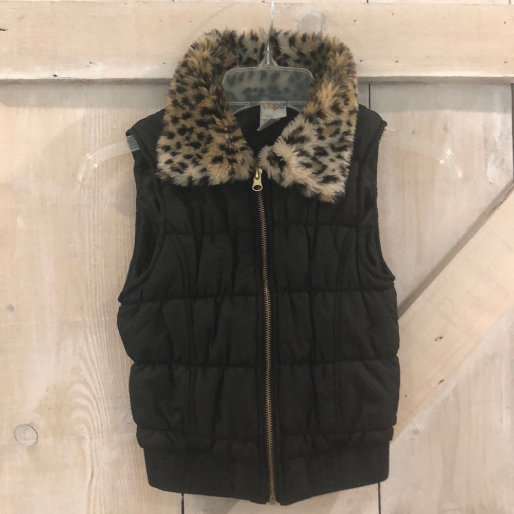 Circo Girls Black Vest  Size Medium Like-New